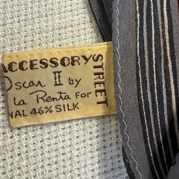 Oscar de la Renta II 70s RARE Vintage Bow Scarf - Picture 12 of 12